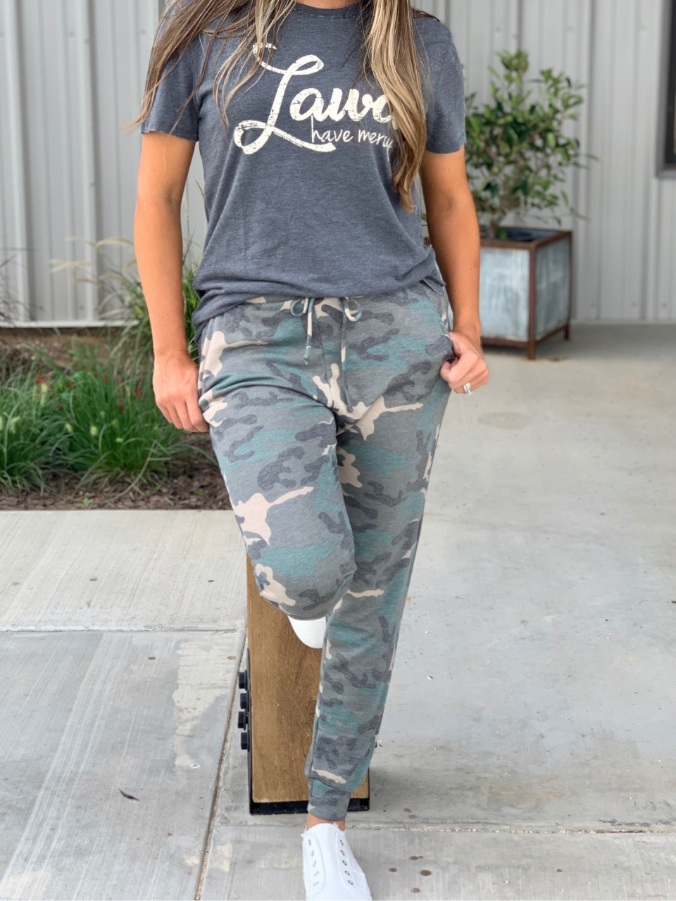 Camo joggers 2025 womens outfit