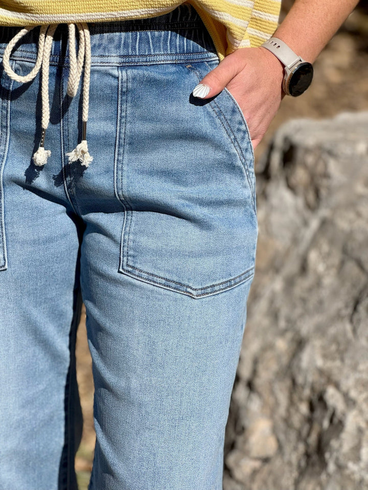 Dillan Elastic Waist Cropped Baggy Jean by Risen
