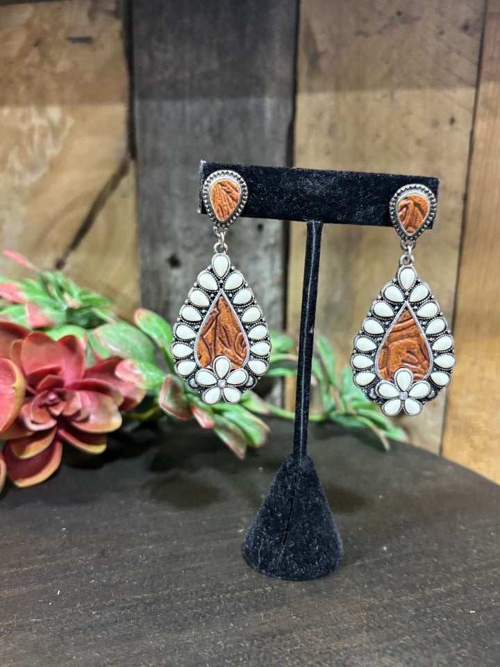 Wyoming Brown & White Earrings