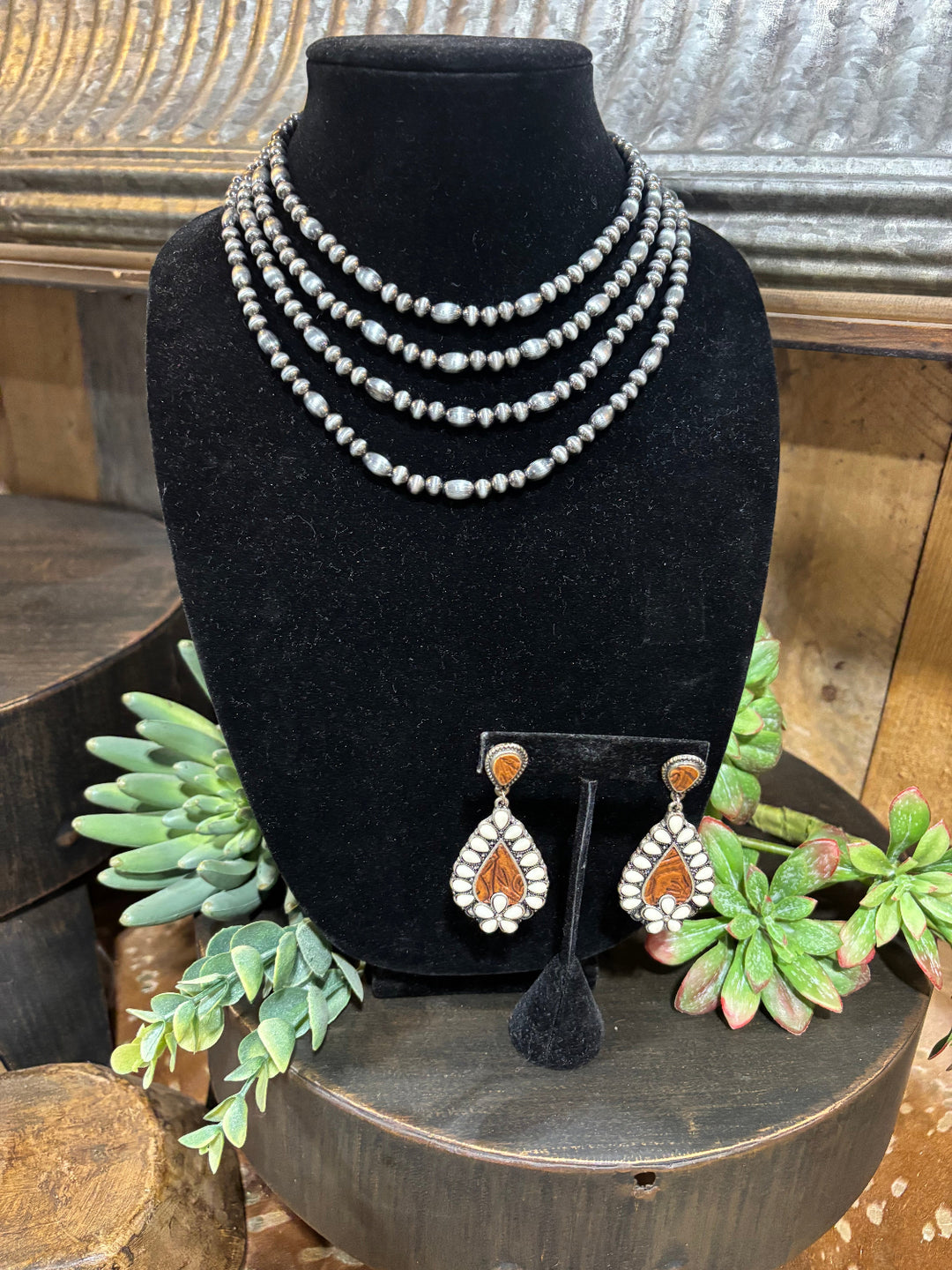 Wyoming Brown & White Earrings