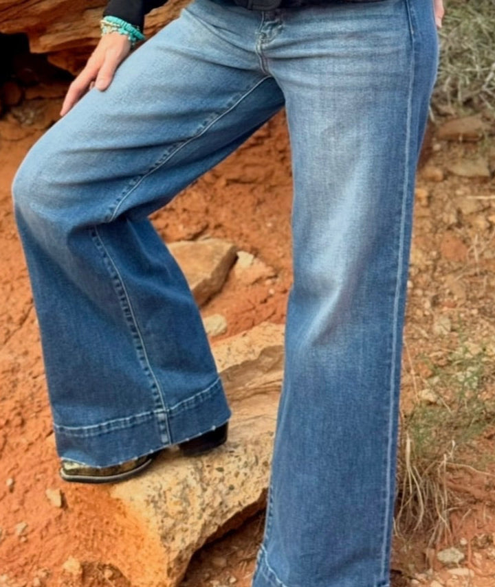 Allisyn Medium Wash Jean