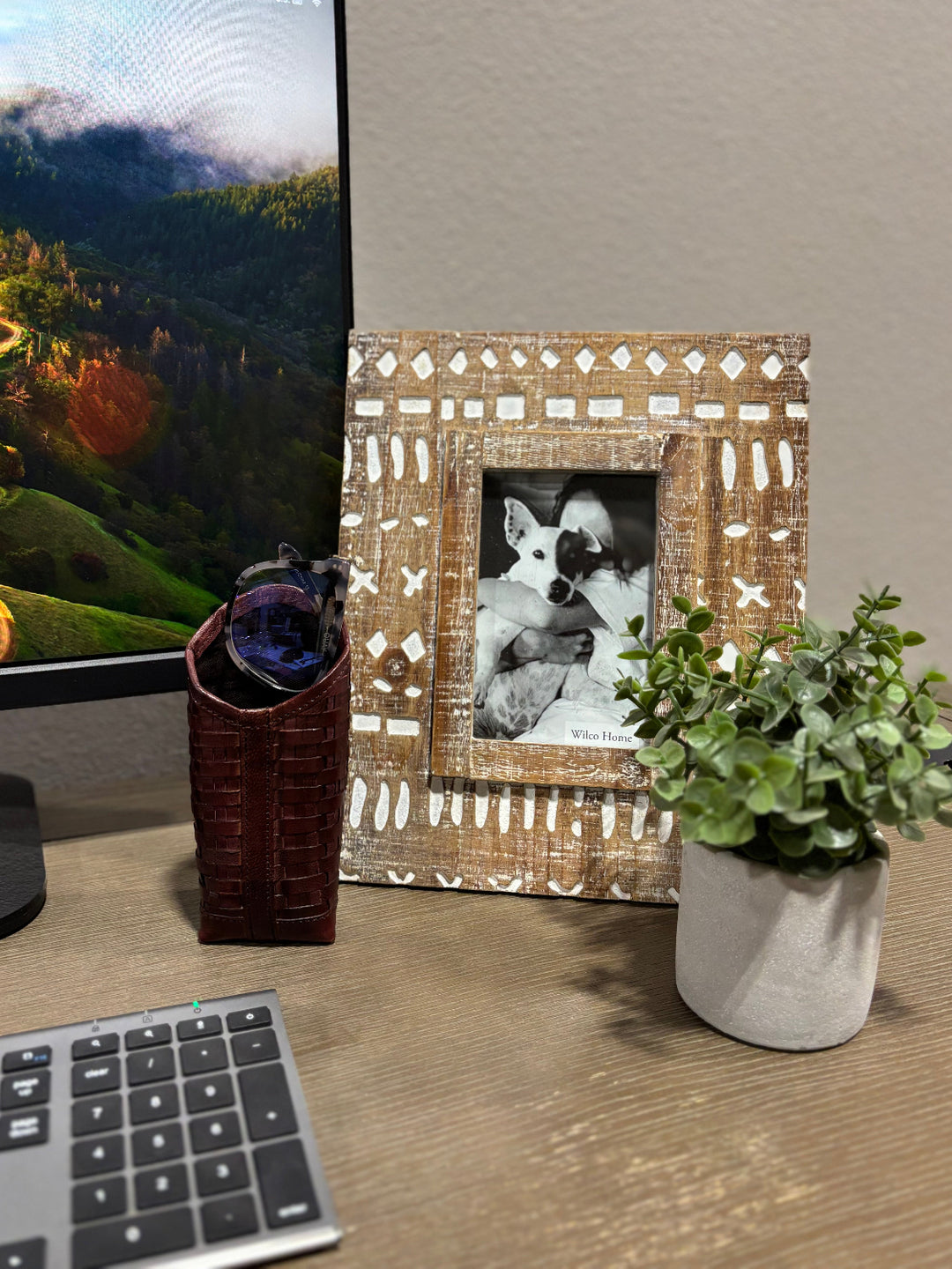 Looking Good Standing Eyeglass Holder